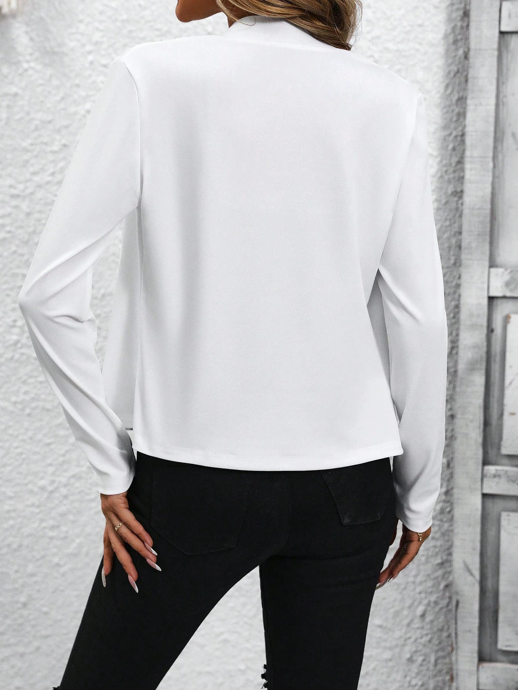 A Solid-colored Long-sleeved Coat For Ladies